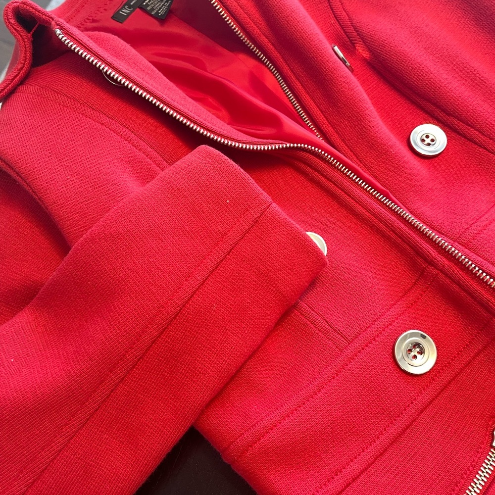 Red coat - Picture 6 of 6